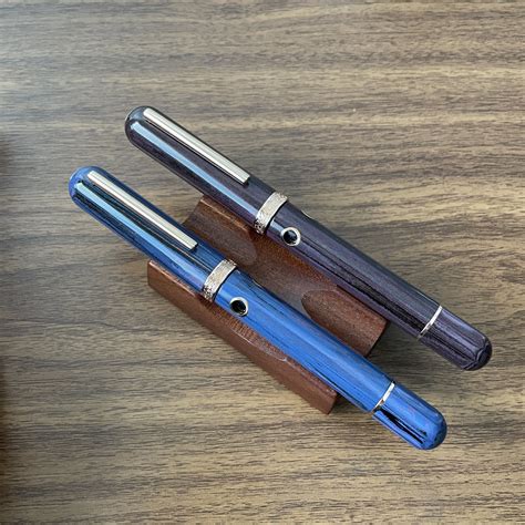 The Nautiluss warm, grained body has a welcoming feel and vintage appeal. . Nautilus fountain pen